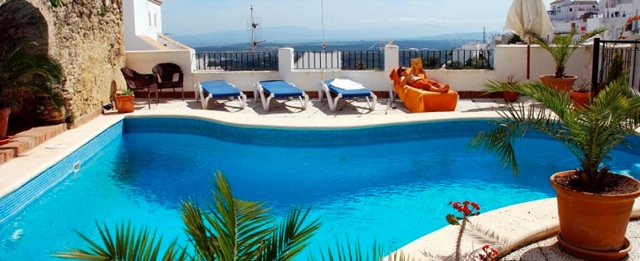 Het zwembad bij de Posada in Vejer, Costa de la Luz, Andalusië